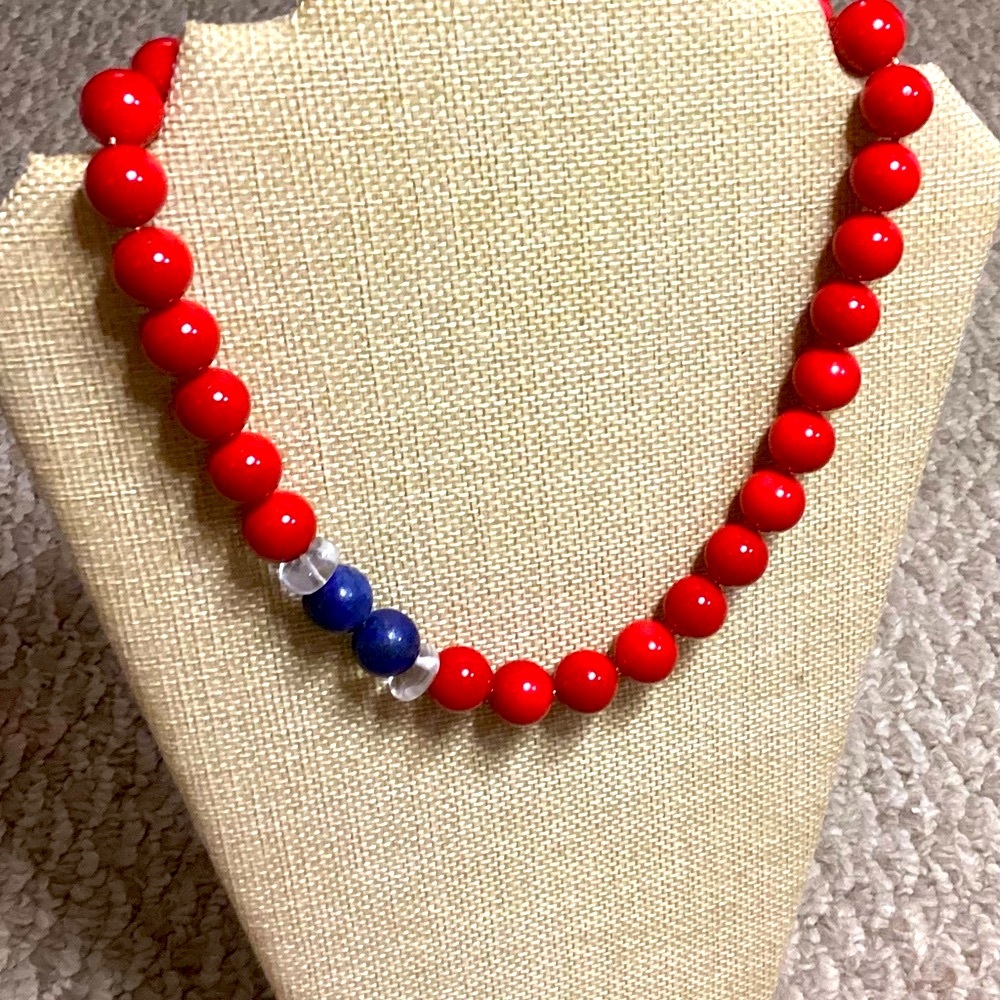 Necklace In Red Coral Chalcedon & Blue Lapis Lazuli